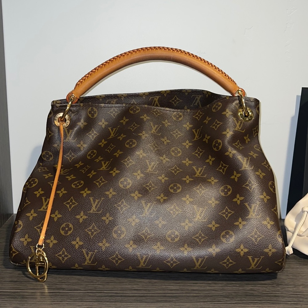 Louis vuitton bag